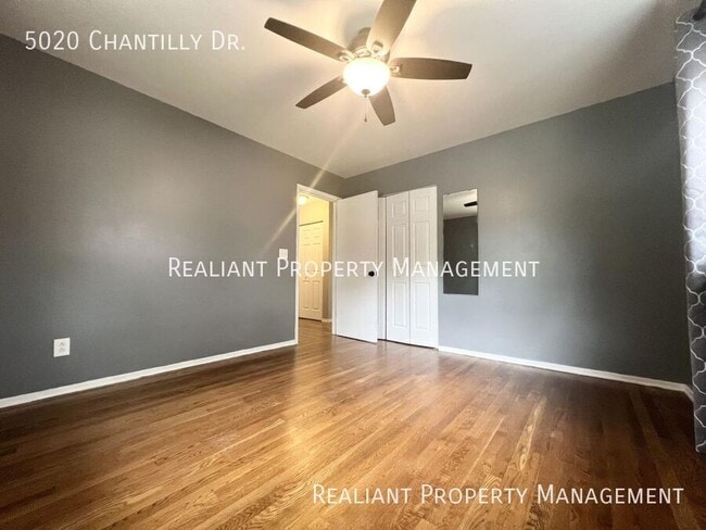 Building Photo - 5020 Chantilly Dr