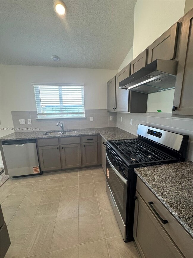 Building Photo - 55 Signet Cir