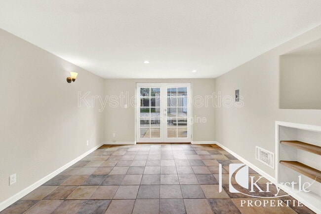 Building Photo - 2420 Alameda St