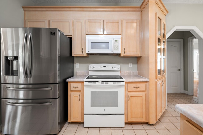 Building Photo - 619 Greyshire Dr