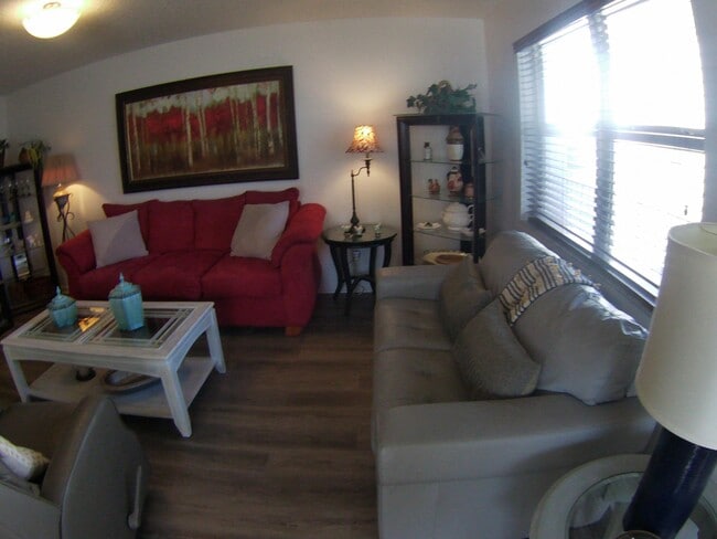 Building Photo - 571 Capri L