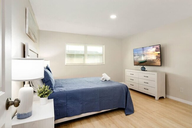 Building Photo - 5542 20th St