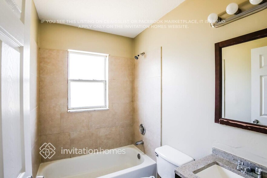 Building Photo - 1672 W Breezy Ln