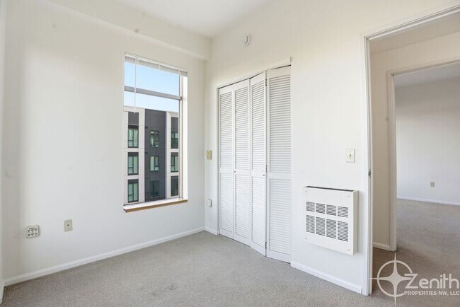 Building Photo - 701 Columbia St