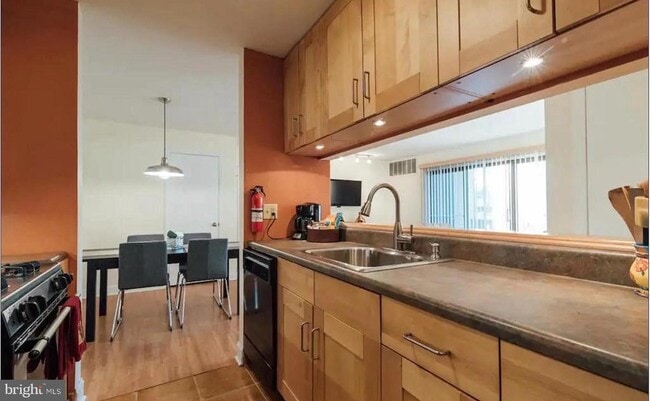 Building Photo - 905 Woodhollow Dr
