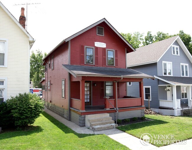 Building Photo - 103 W Norwich Ave