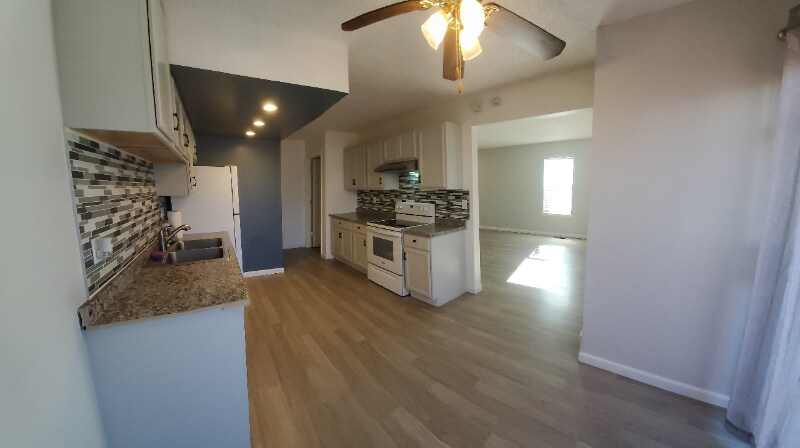 Building Photo - 1310 Firefly Cir