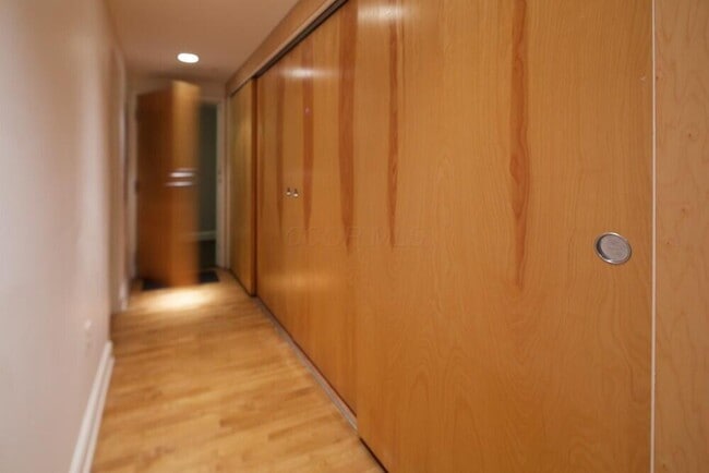 Building Photo - 106 N High St