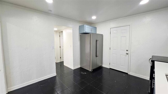 Building Photo - 721 Proctor Pl