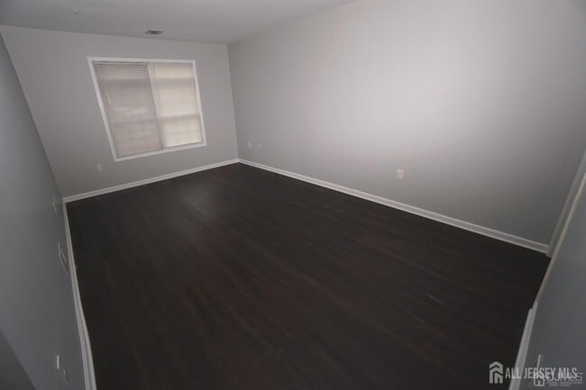 Building Photo - 475 Avenel St