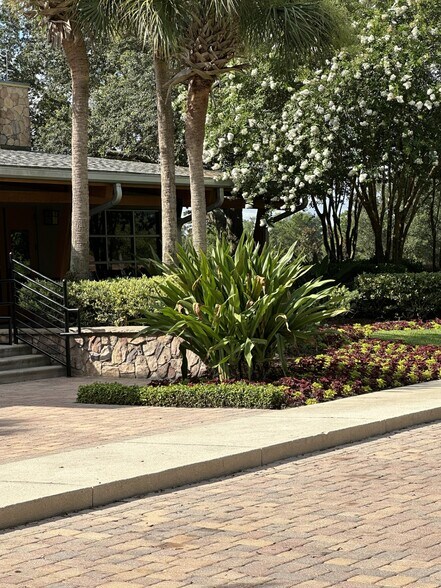 Building Photo - 4500 SW 52nd Cir