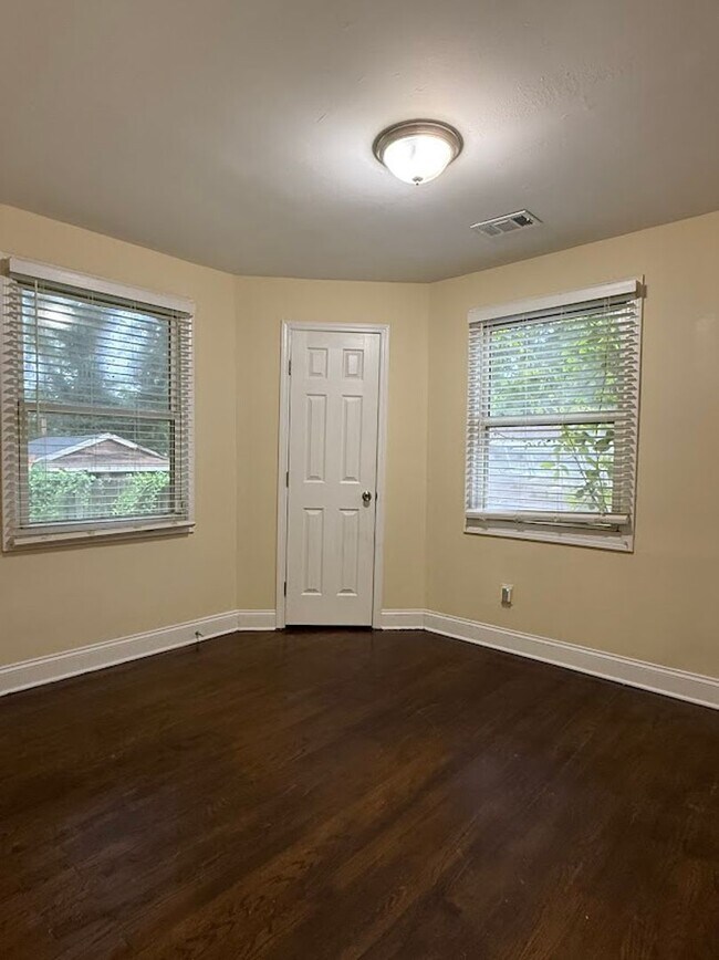 Building Photo - 3 bed 2 bath in Atlanta, plus $100 off for...