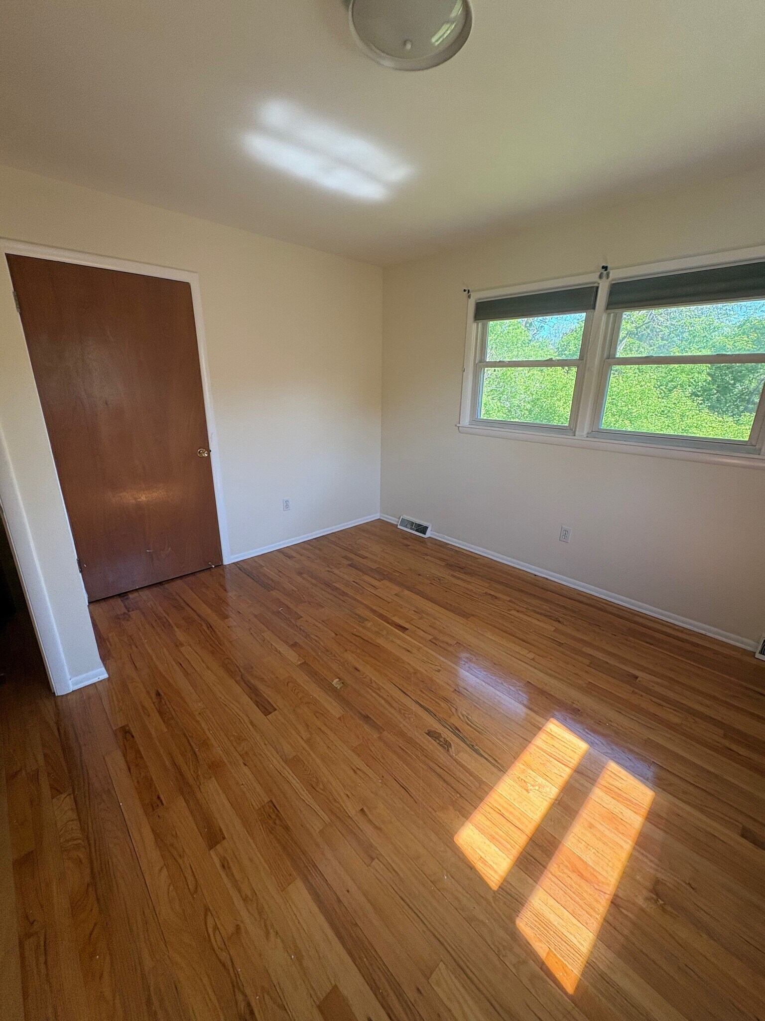 Building Photo - 7 Apple Blossom Ln