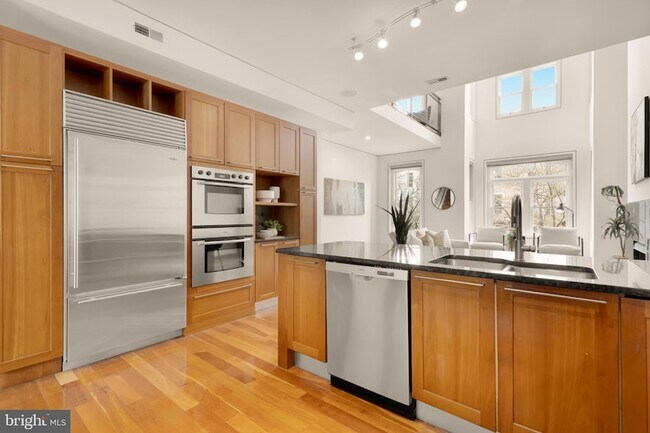 Building Photo - 1324 Q St NW