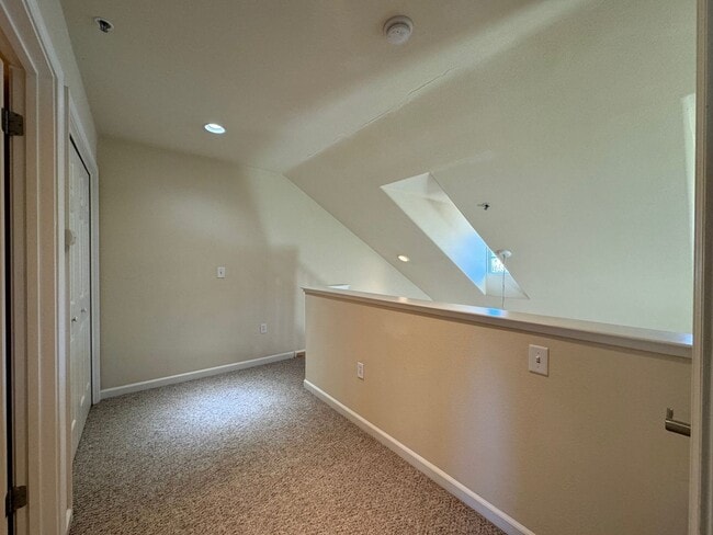 Building Photo - Newly available Stunning 2 Bedroom home fo...