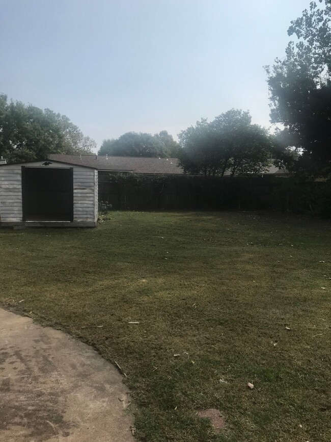 Building Photo - House in Moore!