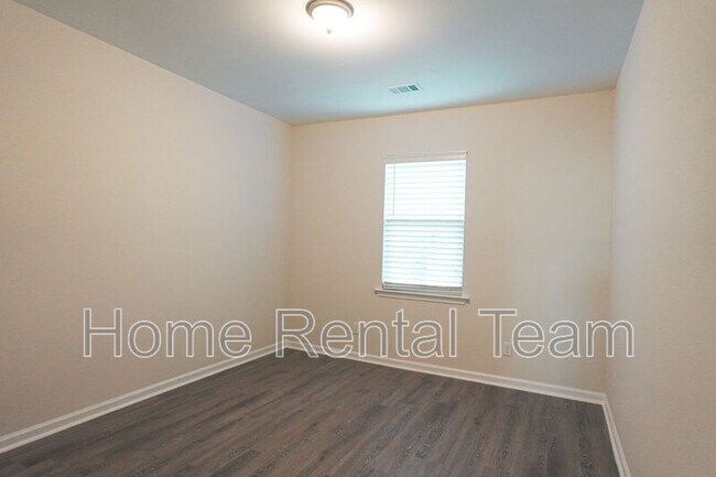 Building Photo - 153 Lower Creek Dr