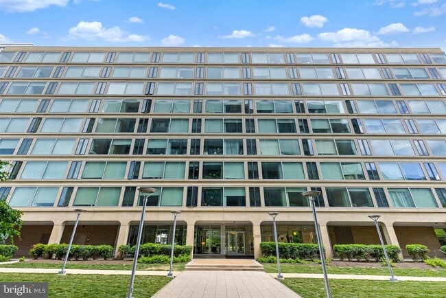 Building Photo - 1101 3rd St SW