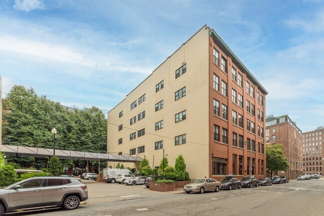 Building Photo - 15 Sleeper St