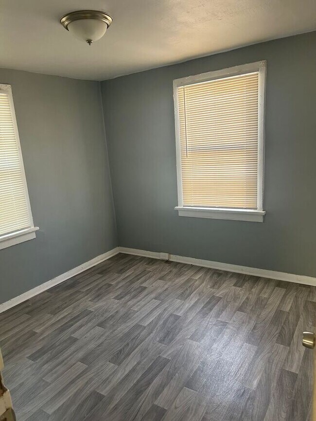 Building Photo - Gorgeous 3 Bed 1 Bath Home For Rent!