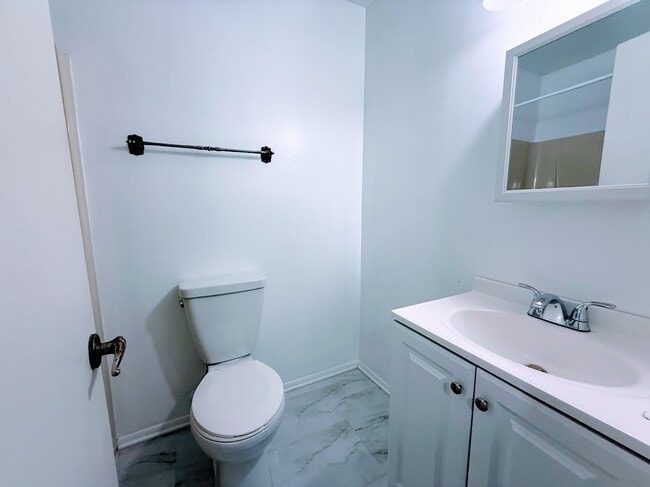 Building Photo - 1845 Robalo Dr