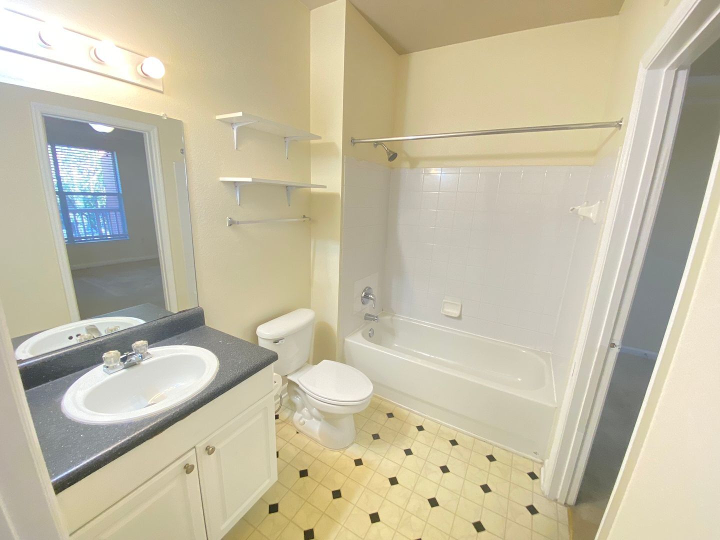 Building Photo - Stunning one bedroom, one bath luxury cond...