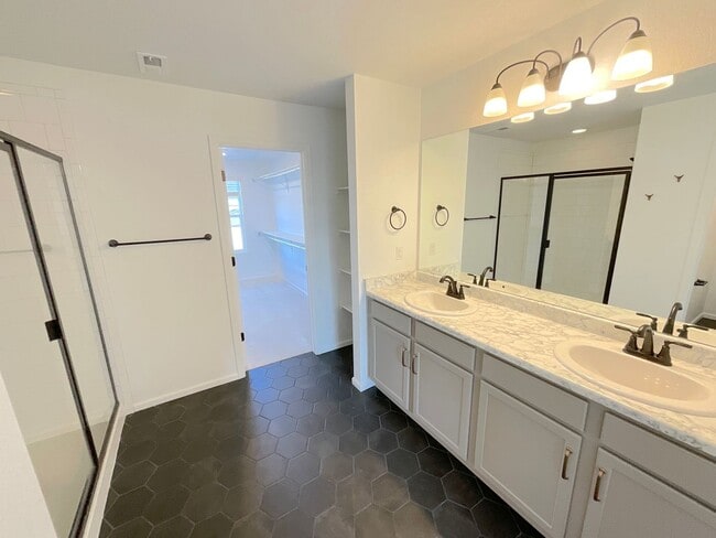 Building Photo - 3 Bedroom Home Available Near N Powers Blvd & Dublin Blvd!