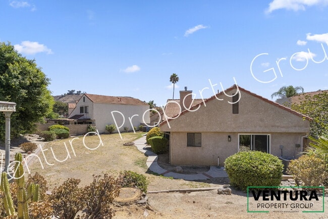 Building Photo - Clean 3-Bedroom, 2 Baths with large yard in Moorpark – Comfort & Convenience Await!