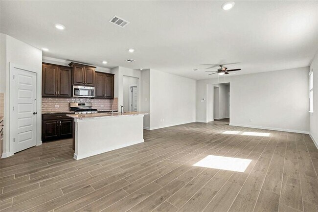 Building Photo - 2725 Stone Branch Dr