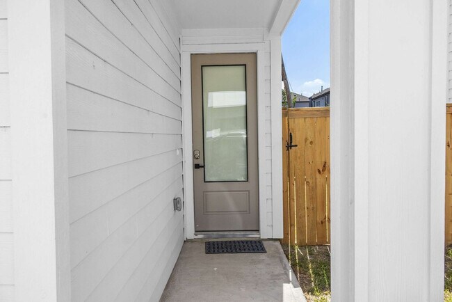 Building Photo - 6740 Peerless St