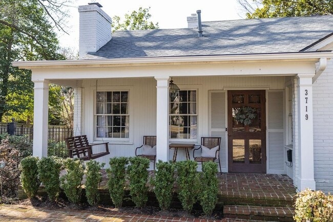 Building Photo - 3719 S Woodland Dr