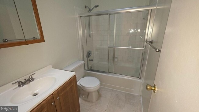 Building Photo - 25 Hamlet Dr