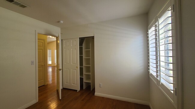 Building Photo - 1413 Iron Springs Dr