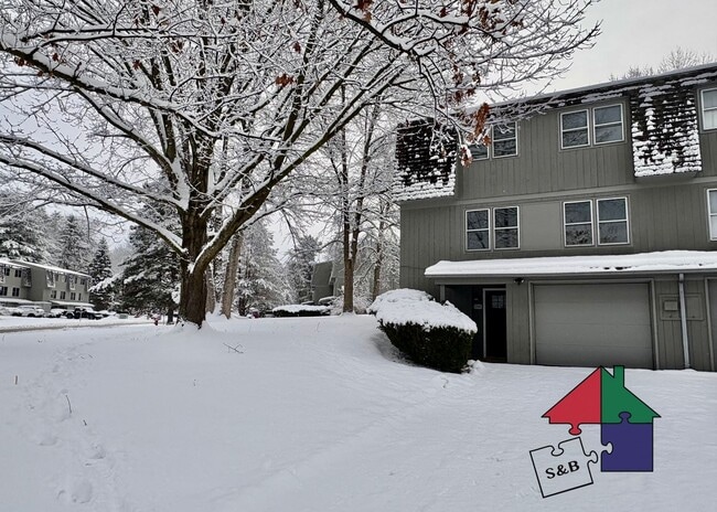 Building Photo - Modern 3 Bedroom 2.5 Bathroom Shelburne Apartment!