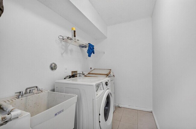 Building Photo - 8332 Bermuda Sound Way