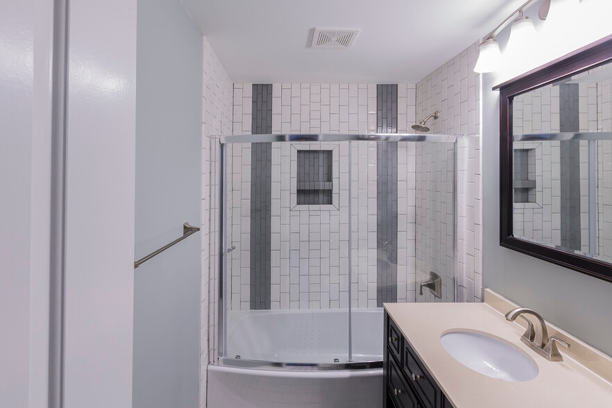 Building Photo - 3000 Golden Rd