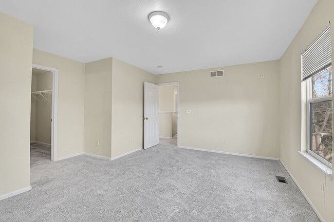 Building Photo - 3 bedroom, 2 bath home with 2 car garage in Highlands Ranch