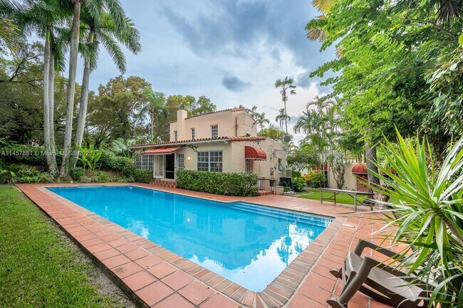 Building Photo - 423 Alcazar Ave