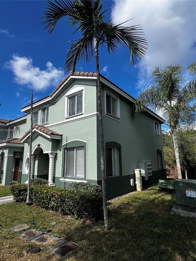 Building Photo - 1441 SE 24th Ct