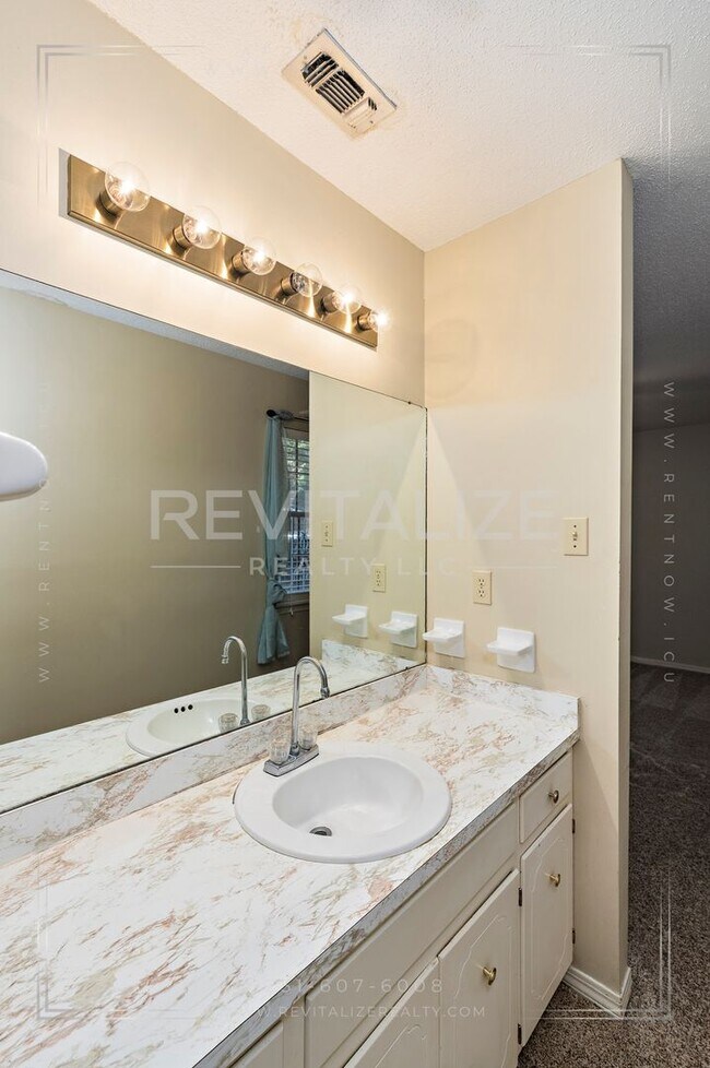 Building Photo - Charming 3 Bed 2 Ba Home Close to Saraland