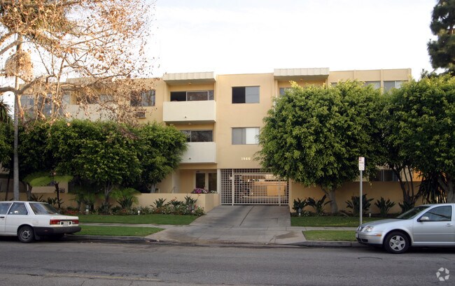 Building Photo - 1946 Overland Ave