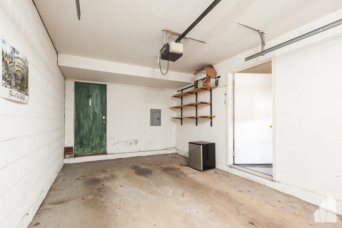 Building Photo - 616 N Paulina St