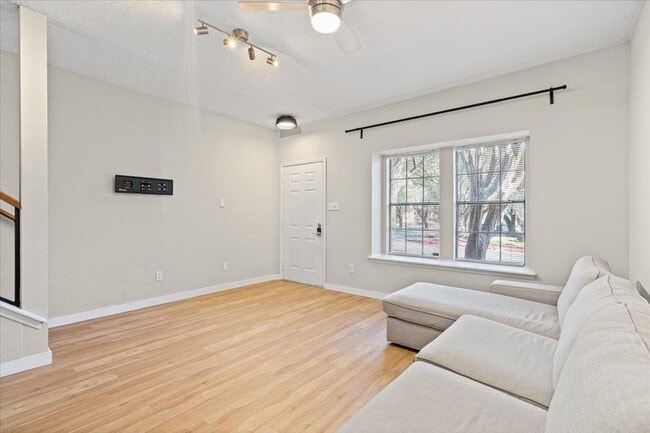 Building Photo - 11821 Bittern Hollow