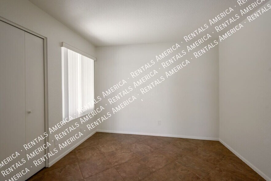 Building Photo - 1530 E Whitten St