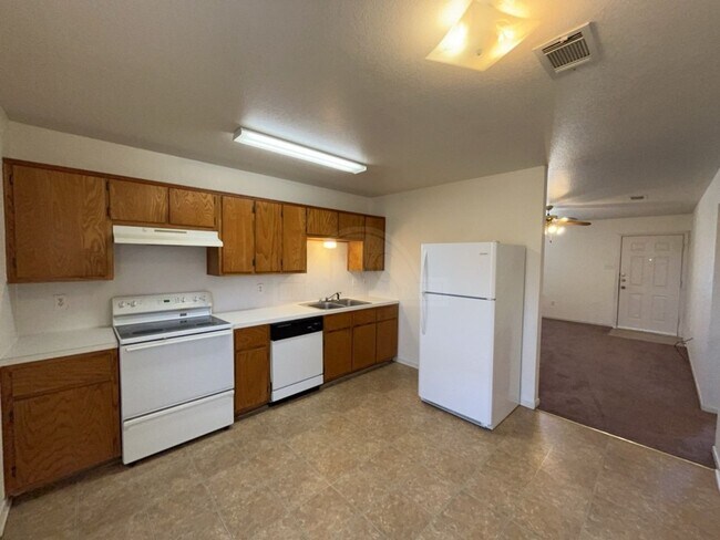 Building Photo - 1006 Circle M Dr