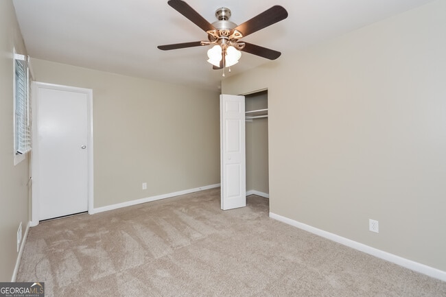Building Photo - 464 Pinecrest Dr