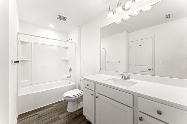 Building Photo - 1520 Vernon Blvd