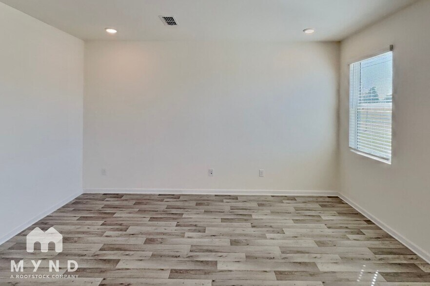 Building Photo - 354 Rayland St