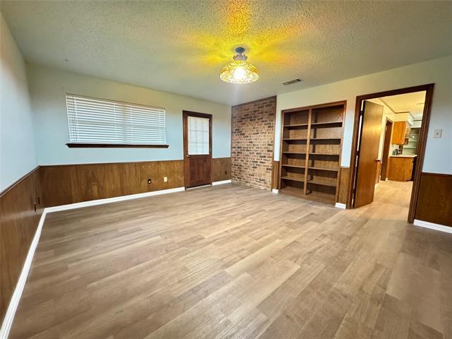 Building Photo - 1925 Glen Hill Dr