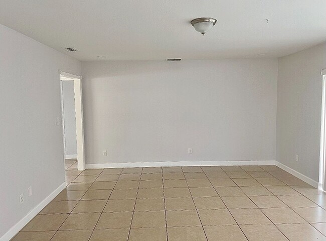 Building Photo - AUGUST MOVE IN FOR THIS RANCH STYLE HOME I...